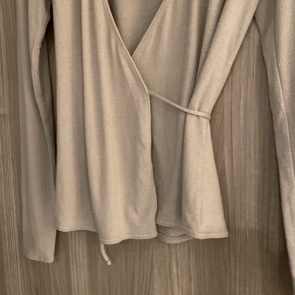 Wilfred Free (Aritzia) tie-up cardigan - Picture 3 of 3